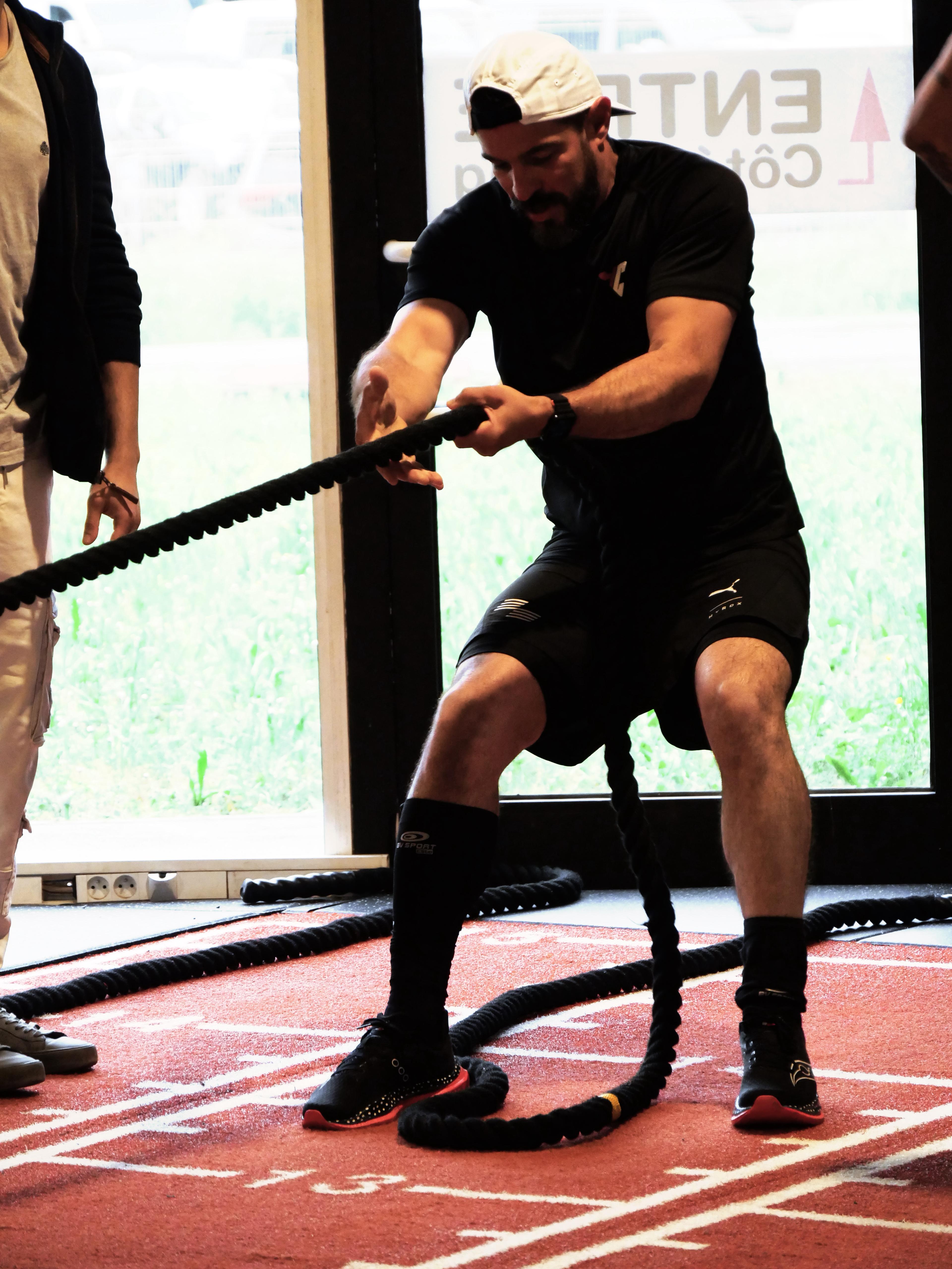 Jonathan, élève YC Coaching, en plein effort sur le sled pull lors du AlbyRox Challenge à Albi